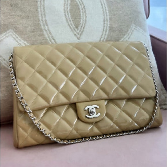 CHANEL CLUTCH ON CHAIN BAG (AUTHENTIC) - Picture 2 of 14